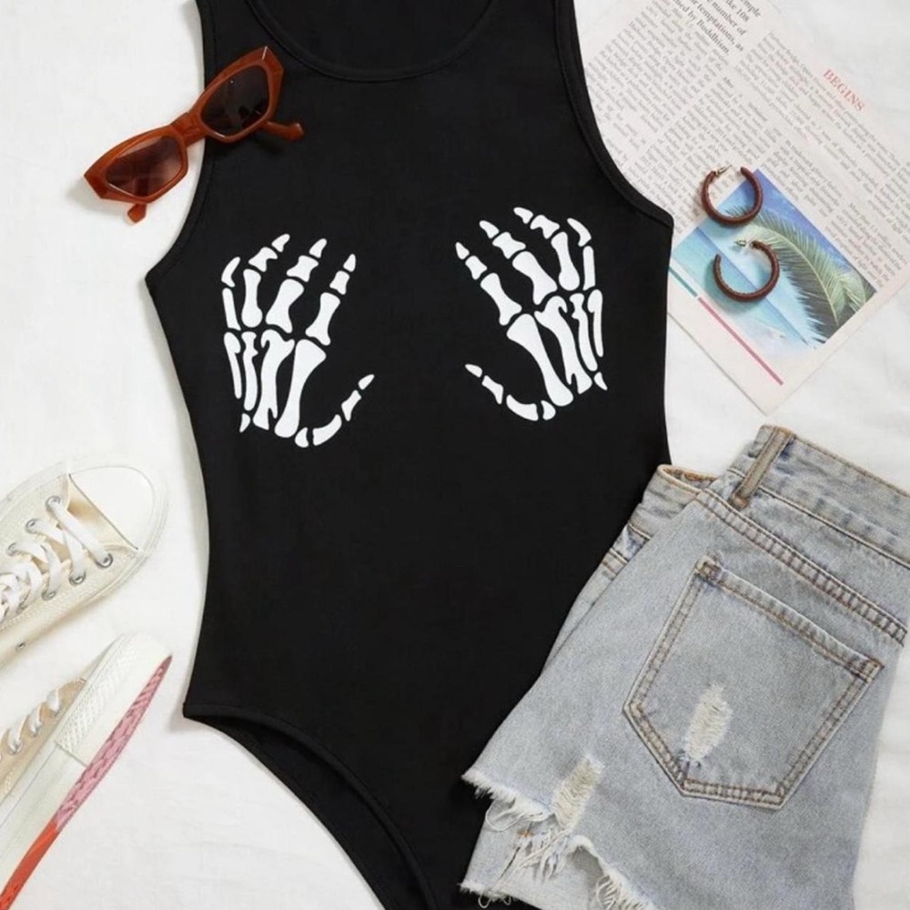 Super cute skeleton hands bodysuit in euc size 1x